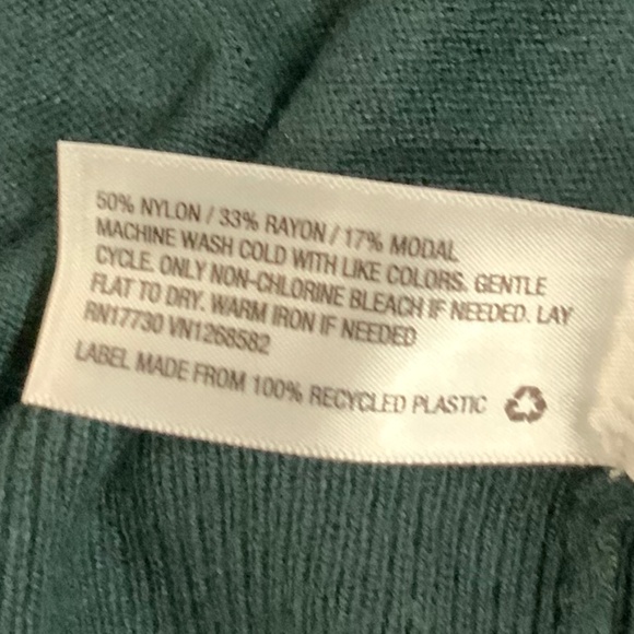 A New Day Green L V-neck Sweater Normcore Scandi Girl Minimalist Holiday - Picture 4 of 6